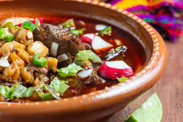 Meksika Kırmızı Pozole, Domuz ve Hominy Güveci