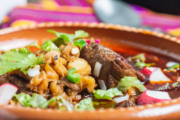 Meksika Kırmızı Pozole, Domuz ve Hominy Güveci