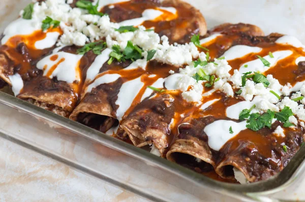 Comida Vegetariana Mexicana Enfrijoladas Tipo Prato Enchilada Queijo Fresco Envolto — Fotografia de Stock