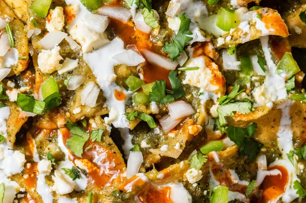 Zöld Chilaquiles Hagyományos Mexikói Vegetáriánus Reggeli Élelmiszer Készült Sült Tortillák — Stock Fotó