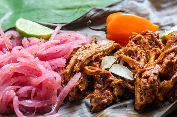 Cochinita Pibil Mexicaans Geroosterd Varkensgerecht Van Het Schiereiland Yucatan Geserveerd — Stockfoto