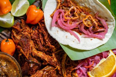 Cochinita Pibil, Meksika usulü kavrulmuş domuz eti.