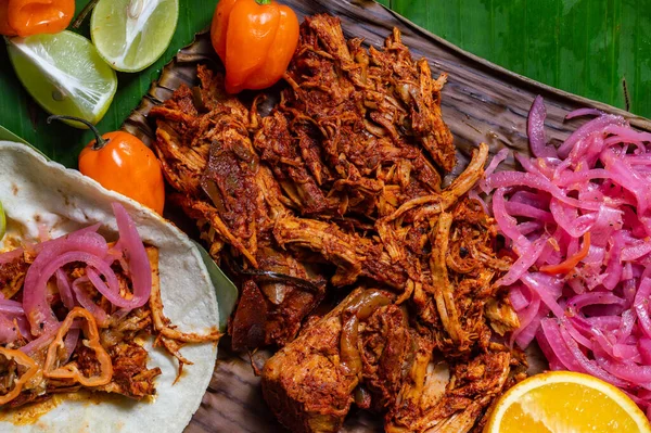 Cochinita Pibil, prato de porco assado no México — Fotografia de Stock