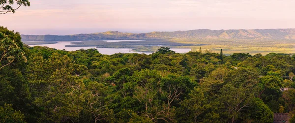 Laguna de Sontecomapan, Veracruz 'da Catemaco yakınlarında.