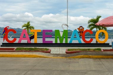 CATEMACO, VERACRUZ - MEXICO, 19 Haziran 2018: Güney Veracruz eyaletinin sihirli kasabası, Meksika. Turizm ve balıkçı köyü.