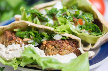 Falafel, vejetaryen ve vejetaryen yemekleri.