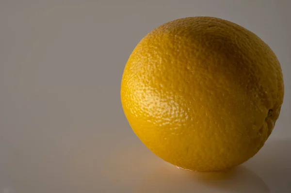 Laranja Laranja Sobre Fundo Escuro — Fotografia de Stock