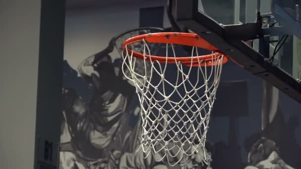 Баскетбольний Летить Кошик Повільним Рухом Баскетболу — стокове відео