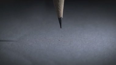 Kalem ucu kırılır, süper yavaş çekim