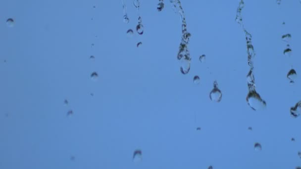 Gotas Lluvia Sobre Fondo Azul — Vídeos de Stock