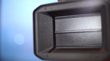 Video kamera lensleri açılır, lensli hareketler parlar, TV kaydedicisi