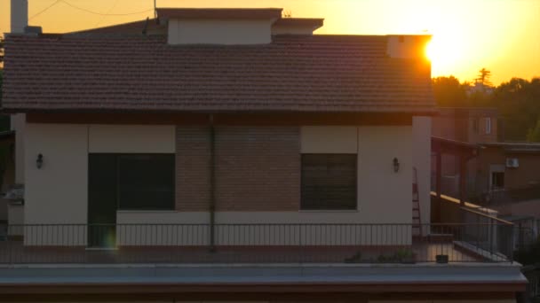 Italië Rome Appartementenhuis Achtergrond Van Zonsondergang — Stockvideo