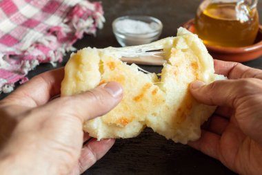 Çıtır çıtır ve yumuşak mısır arepaları
