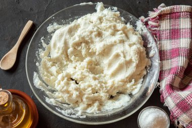 Mısır arepalarının hazırlanması ve malzemeleri