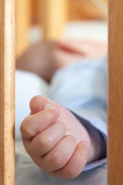 Baby Hand Wooden Crib Bars — Stock Photo, Image