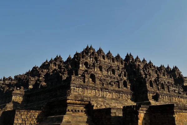 Templo de Borobudur en la isla de Java al amanecer, Indonesia — Foto de Stock
