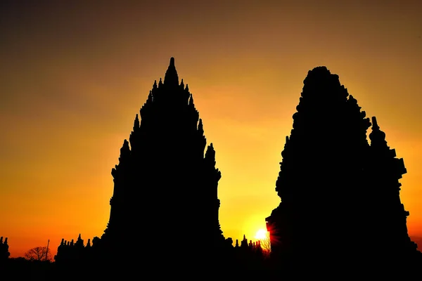 Templo de Prambanan al atardecer, isla Java, Indonesia . — Foto de Stock