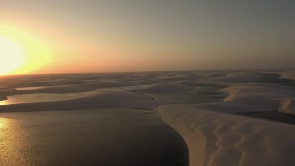 Pemandangan Udara Saat Matahari Terbenam Lenois Maranhenses Brasil — Stok Video