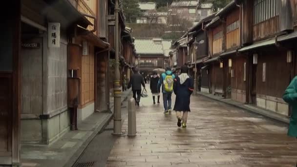 日本金泽市Higashi Chaya区主要街道及其茶馆冬季景观 — 图库视频影像