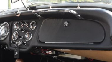 Roma, İtalya - 10 Kasım 2019: Triumph Tr3a 1959 'un içini kapatın