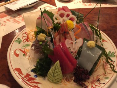 Tokyo 'da muhteşem bir sashimi kompozisyonu.