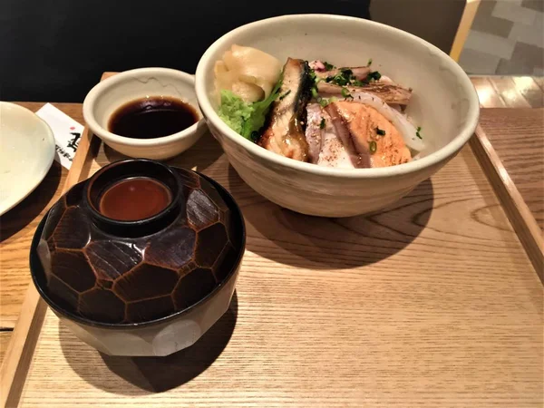 Prato de peixe quente delicioso com a enguia especial em Kanazawa — Fotografia de Stock