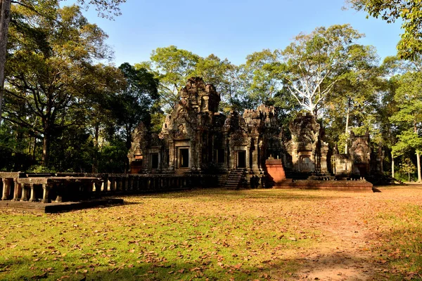 Veduta di un bellissimo tempio nel complesso di Angkor — Foto Stock