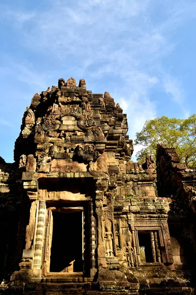Blick auf einen schönen Tempel im Angkor-Komplex — Stockfoto