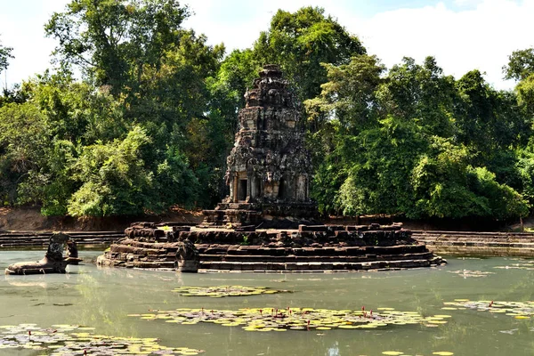 Veduta dell'incredibile tempio di Neak Pean nel complesso di Angkor — Foto Stock