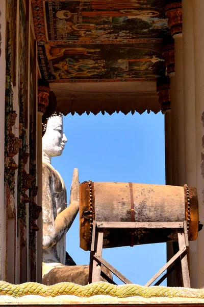 View of the giant Buddha in the Wat Ek Phnom complex, Battambang — ストック写真