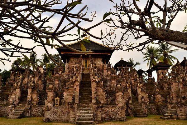 Vista Del Templo Pura Beji Detrás Árbol Frangipani Bali — Foto de Stock