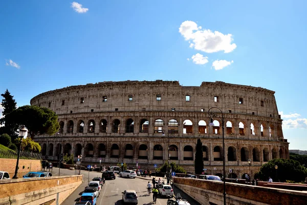 Березня 2020 Рим Італія Вид Колізей Невеликою Кількістю Туристів Через — стокове фото
