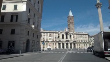 18 Mart 2020, Roma, İtalya: Karantina nedeniyle Merulana Caddesi ve Santa Maria Maggiore 'nin turistler olmadan manzarası