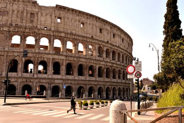 8 Nisan 2020, Roma, İtalya: Kilit nedeniyle turistler olmadan Kolezyum manzarası