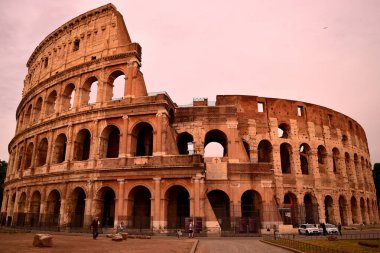 15 Mayıs 2020, Roma, İtalya: Kilitlenmenin ikinci safhası nedeniyle turistler olmadan Kolezyum manzarası