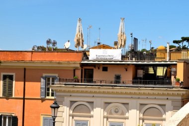 25 Mayıs 2020, Roma, İtalya: Trinita dei Monti 'deki ünlü restoranın görünümü tecridin ikinci aşaması nedeniyle kapatıldı
