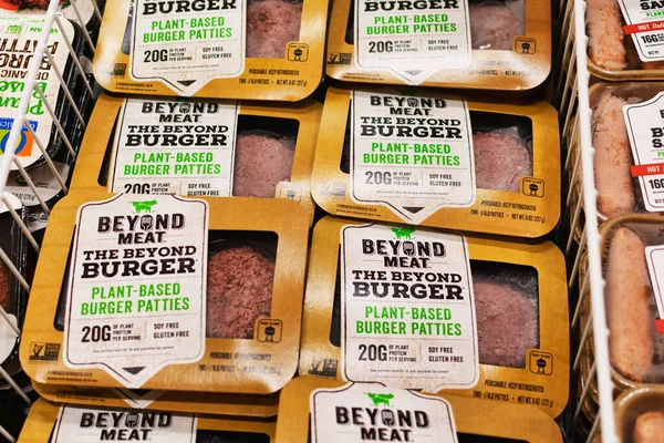 Beyond Meat brand plant-based Beyond Burger packages — ストック写真