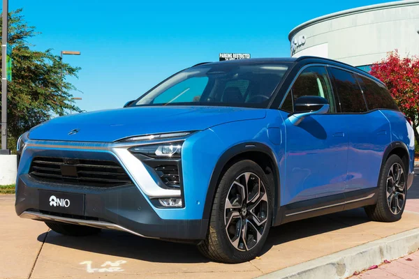 NIO ES8 - полностью электрический, 7-местный среднеразмерный спортивный внедорожник — стоковое фото