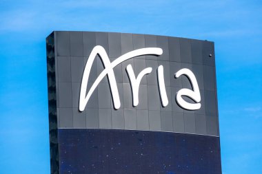 Otel ve kumarhanenin üstündeki Aria tabelası.