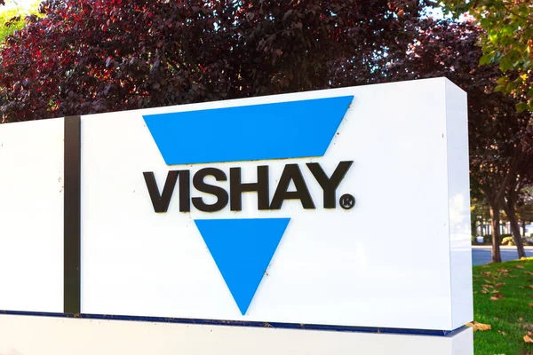 Silikon Vadisi ofisinde Vishay Intertechnology tabelası. Vishay, ayrık yarı iletkenler ve pasif elektronik bileşenler üreten Amerikalı bir üretici.