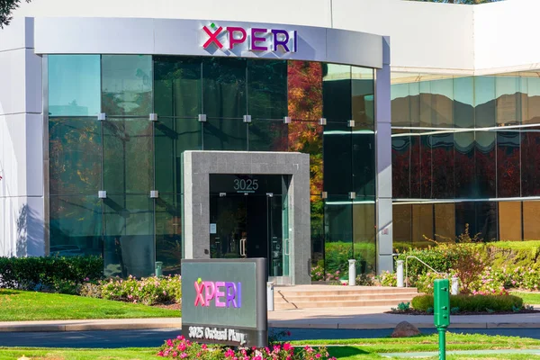 Fachada de la sede de la empresa Xperi. Corporación Xperi — Foto de Stock
