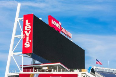 Levi 's Stadyumu dev 96,000 metrekare. Siyah ekran kulesi var.