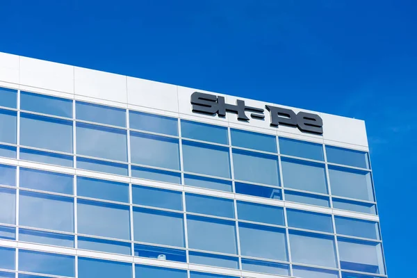Shape Security sign atop headquarters building in Silicon Valley. Shape Security is an American security company — Stock Photo, Image