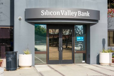 Silikon Vadisi Bankası ön cephesi Güney San Francisco Körfezi bölgesinde yüksek teknoloji ticari banka genel merkezinde
