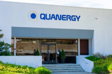 Quanergy Systems merkez kampüs cephesi ve Silikon Vadisi 'nin dışı. Quanergy Systems, Inc. akıllı algılama çözümleri sunan bir teknoloji şirketidir.
