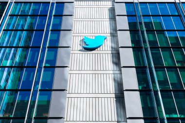 Twitter kampüsü San Francisco şehir merkezinde. Twitter bir Amerikan mikroblog ve sosyal ağ hizmetidir.