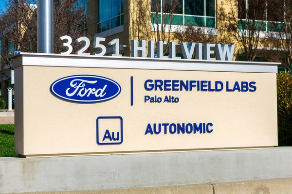 Ford Greenfield Labs y firma autónoma en el campus del instituto de investigación de Ford Motor Company en Silicon Valley — Foto de Stock