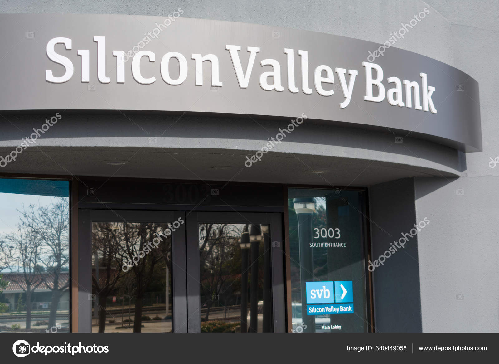 位于旧金山湾南部高科技商业银行总部的硅谷银行立面—— 库存社论照片© MichaelVi #340449058
