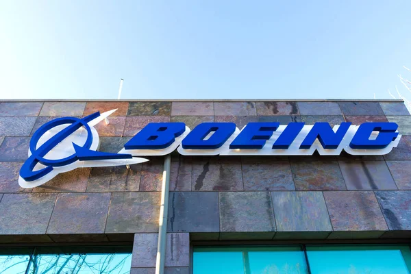 Logotipo de Boeing en Boeing HorizonX, Boeing NeXt, edificio de oficinas de Aurora Flight Sciences en Silicon Valley —  Fotos de Stock