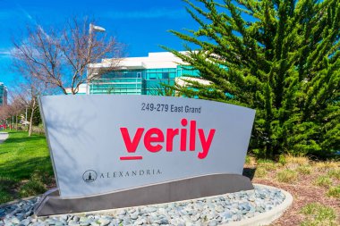 Gerçekten de Yaşam Bilimleri Araştırma Merkezi 'nin Silikon Vadisi' ndeki logosu. Gerçekten de Güney San Francisco, CA, ABD - 2020 Alfabe Şirketi 'nin bağımsız bir yan kuruluşu.